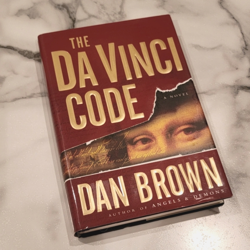 The DaVinci Code by Dan Brown (hardcover w/ sleeve)